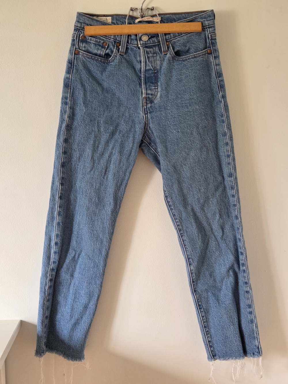 ​Levi's Premium Wedgie Straight Cropped 7/8 Jeans Raw Hem Size 26